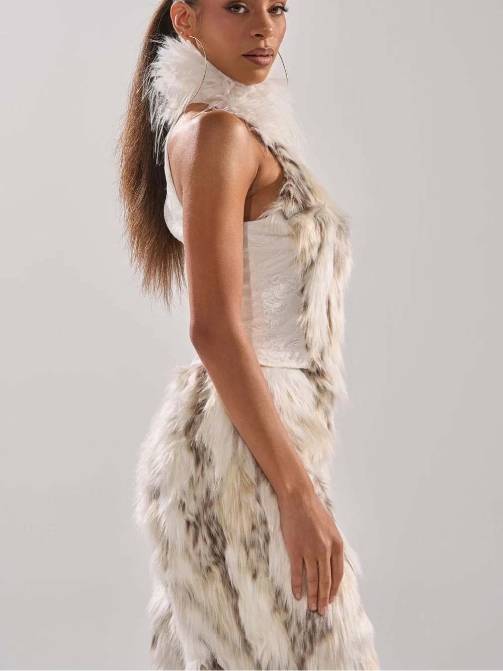 Akira Faux Fur set - Picture 4 of 11